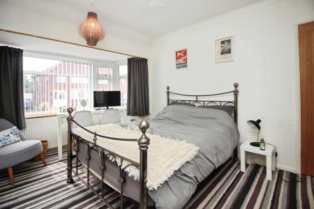 4 bedroom Semi-detached house for sale in Woodgate Drive, Birstall, LE4