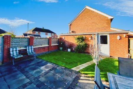 3 bedroom Semi-detached bungalow for sale in Coplow Crescent, Syston, LE7