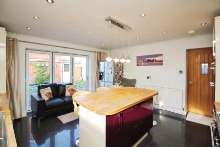 3 bedroom Semi-detached bungalow for sale in Coplow Crescent, Syston, LE7