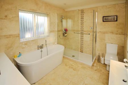 3 bedroom Semi-detached bungalow for sale in Coplow Crescent, Syston, LE7