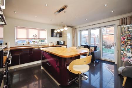 3 bedroom Semi-detached bungalow for sale in Coplow Crescent, Syston, LE7