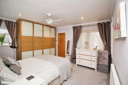 4 bedroom Detached bungalow for sale in Melton Road, Rearsby, LE7