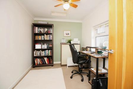 4 bedroom Detached bungalow for sale in Melton Road, Rearsby, LE7