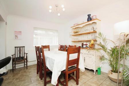 4 bedroom Detached bungalow for sale in Melton Road, Rearsby, LE7