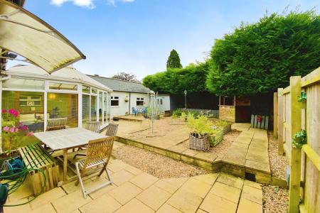 4 bedroom Detached bungalow for sale in Melton Road, Rearsby, LE7