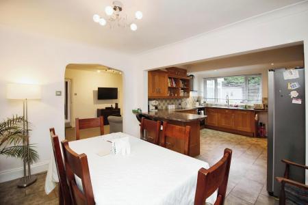4 bedroom Detached bungalow for sale in Melton Road, Rearsby, LE7