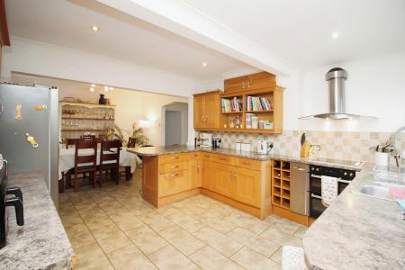 4 bedroom Detached bungalow for sale in Melton Road, Rearsby, LE7