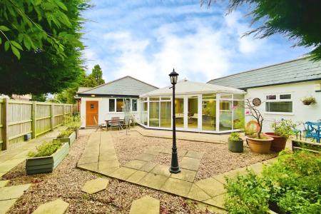 4 bedroom Detached bungalow for sale in Melton Road, Rearsby, LE7