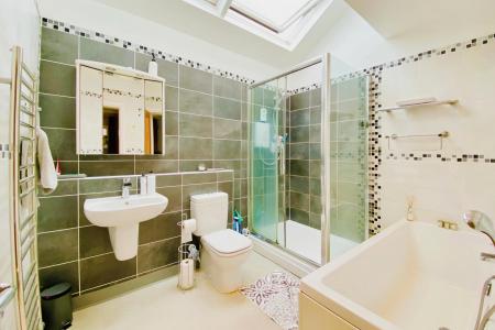 4 bedroom Detached bungalow for sale in Melton Road, Rearsby, LE7