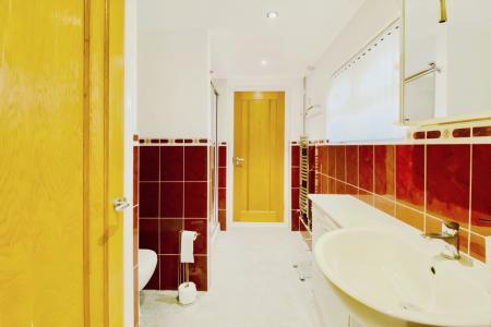 4 bedroom Detached bungalow for sale in Melton Road, Rearsby, LE7