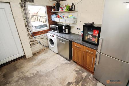 3 bedroom Semi-detached house for sale in Orchard Road, Birstall, LE4