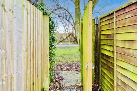 3 bedroom Semi-detached house for sale in Orchard Road, Birstall, LE4