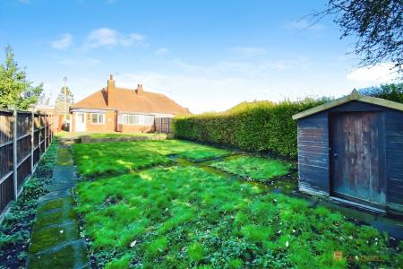 2 bedroom Semi-detached bungalow for sale in Northdown Drive, Thurmaston, LE4