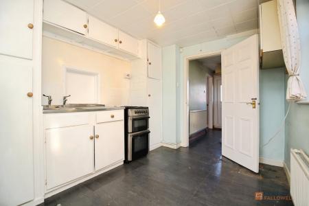 3 bedroom Semi-detached house for sale in Coplow Crescent, Syston, LE7