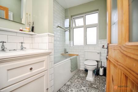 3 bedroom Semi-detached house for sale in High Street, Syston, LE7