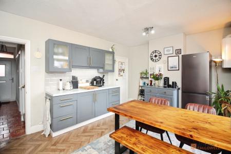 3 bedroom Semi-detached house for sale in High Street, Syston, LE7