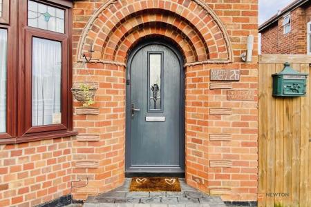 3 bedroom Semi-detached house for sale in Birchtree Avenue, Birstall, LE4