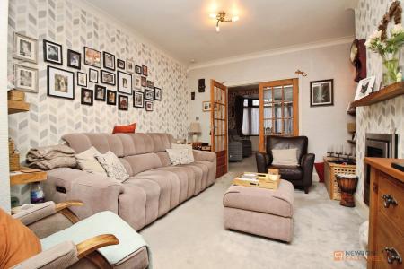 3 bedroom Semi-detached house for sale in Birchtree Avenue, Birstall, LE4