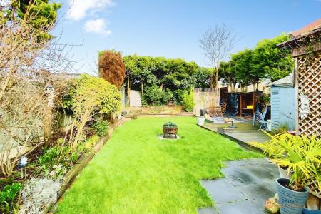 3 bedroom Semi-detached house for sale in Birchtree Avenue, Birstall, LE4