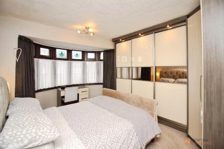 3 bedroom Semi-detached house for sale in Birchtree Avenue, Birstall, LE4