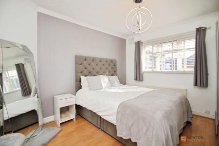 3 bedroom Semi-detached house for sale in Hillcroft Close, Thurmaston, LE4