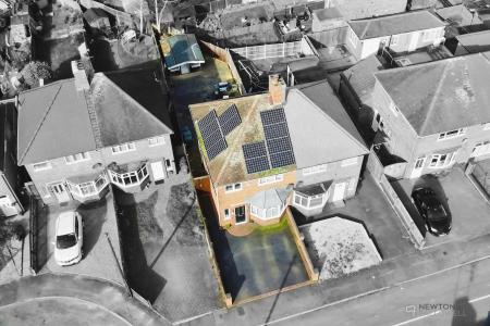 3 bedroom Semi-detached house for sale in Hillcroft Close, Thurmaston, LE4