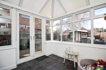 3 bedroom Semi-detached house for sale in Hillcroft Close, Thurmaston, LE4