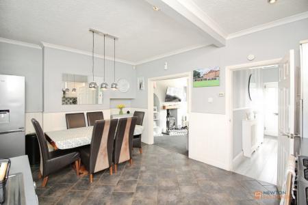 3 bedroom Semi-detached house for sale in Hillcroft Close, Thurmaston, LE4