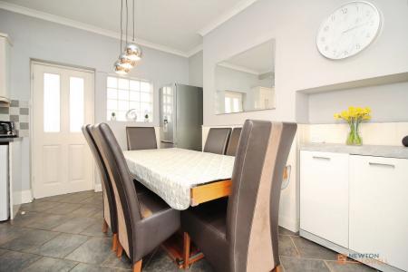 3 bedroom Semi-detached house for sale in Hillcroft Close, Thurmaston, LE4