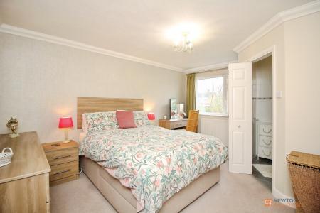 4 bedroom Detached house for sale in Parkstone Road, Syston, LE7