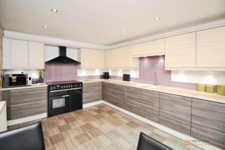 4 bedroom Detached house for sale in Parkstone Road, Syston, LE7