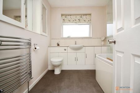 4 bedroom Detached house for sale in Parkstone Road, Syston, LE7