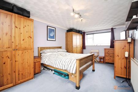 3 bedroom Semi-detached house for sale in Blount Road, Thurmaston, LE4