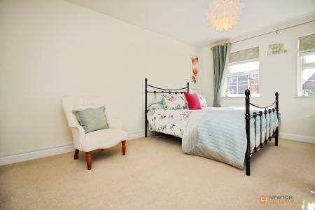 5 bedroom Detached house for sale in Maclaren Todd Close, Queniborough, LE7