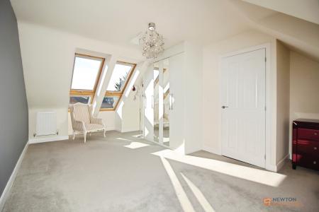 5 bedroom Detached house for sale in Maclaren Todd Close, Queniborough, LE7