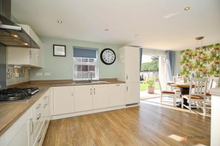 5 bedroom Detached house for sale in Maclaren Todd Close, Queniborough, LE7