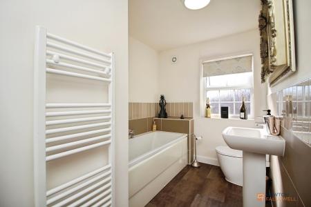 5 bedroom Detached house for sale in Maclaren Todd Close, Queniborough, LE7