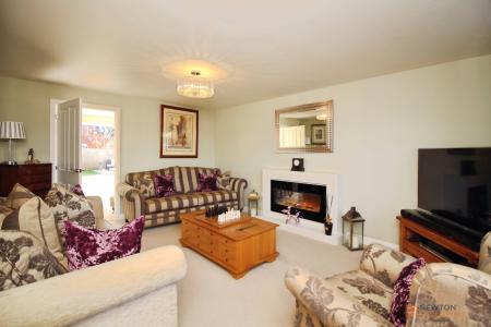 5 bedroom Detached house for sale in Maclaren Todd Close, Queniborough, LE7