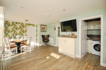 5 bedroom Detached house for sale in Maclaren Todd Close, Queniborough, LE7