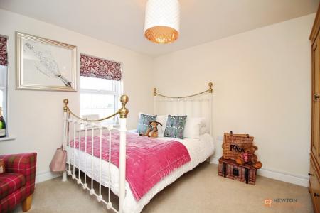 5 bedroom Detached house for sale in Maclaren Todd Close, Queniborough, LE7