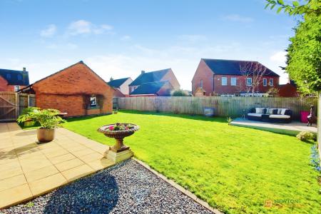 5 bedroom Detached house for sale in Maclaren Todd Close, Queniborough, LE7