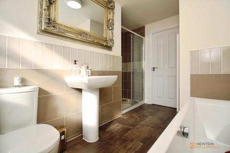 5 bedroom Detached house for sale in Maclaren Todd Close, Queniborough, LE7