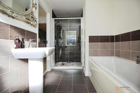 5 bedroom Detached house for sale in Maclaren Todd Close, Queniborough, LE7