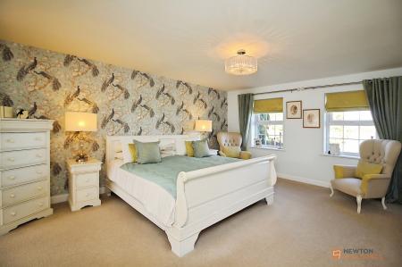 5 bedroom Detached house for sale in Maclaren Todd Close, Queniborough, LE7