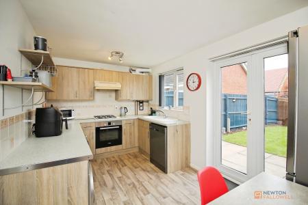 3 bedroom End of terrace house for sale in The Firs, Syston, LE7