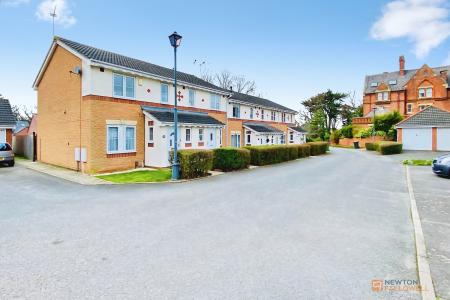 3 bedroom End of terrace house for sale in The Firs, Syston, LE7