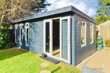 4 bedroom Detached house for sale in Lilac Way, East Goscote, LE7