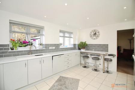 4 bedroom Detached house for sale in Lilac Way, East Goscote, LE7