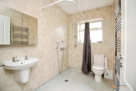 2 bedroom Detached bungalow for sale in Harrowgate Drive, Birstall, LE4