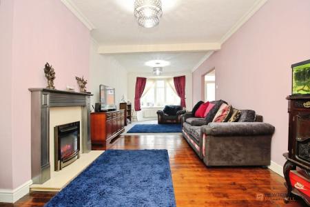 3 bedroom Semi-detached house for sale in Melton Road, Syston, LE7